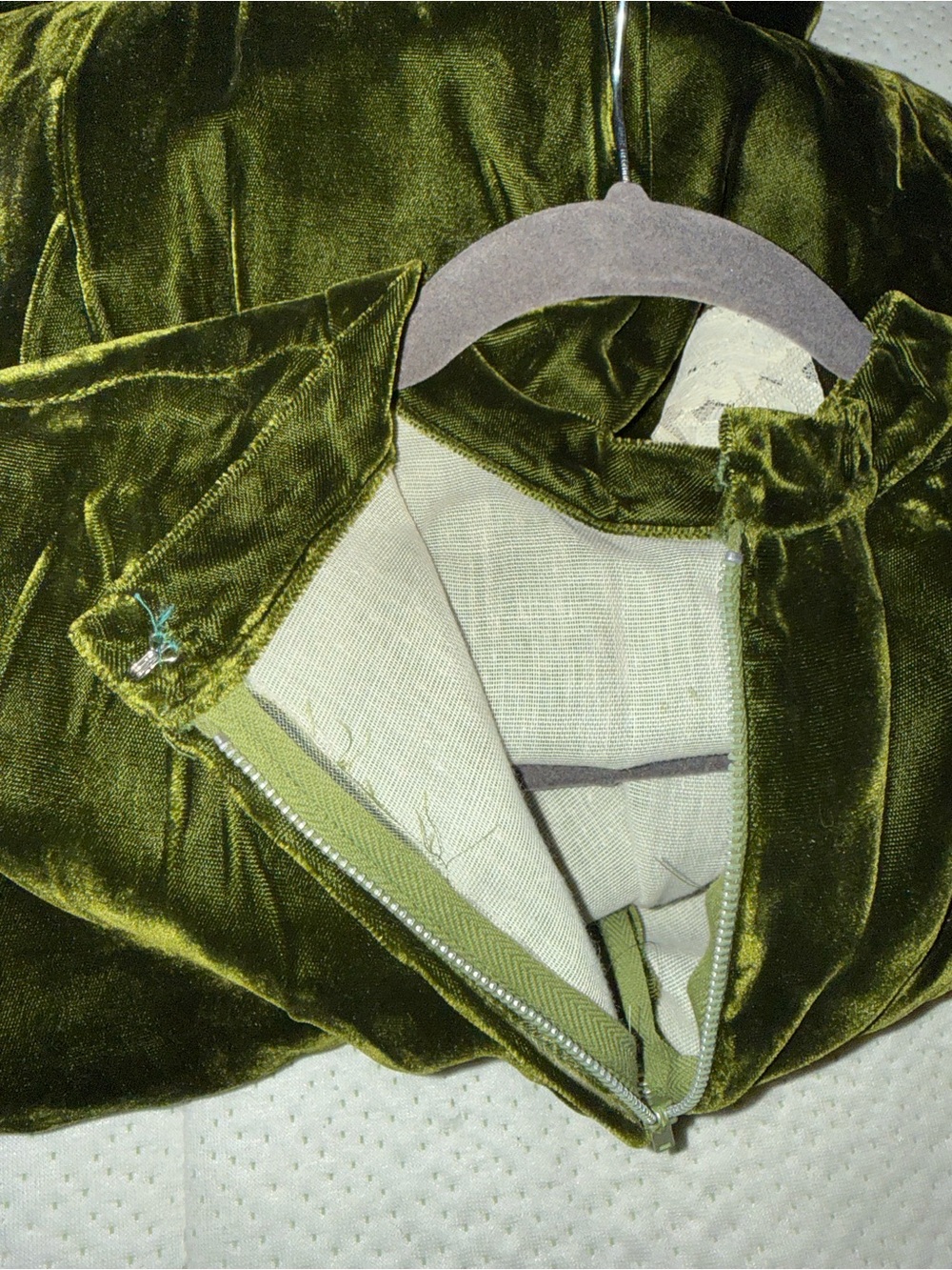 Vintage-Inspired Olive Green Velvet Long Sleeve Dress with Lace - Picture 6 of 6